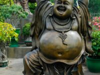 tree-monument-statue-garden-artwork-laugh-sculpture-temple-bronze-broncefigur-fat-belly-1414616
